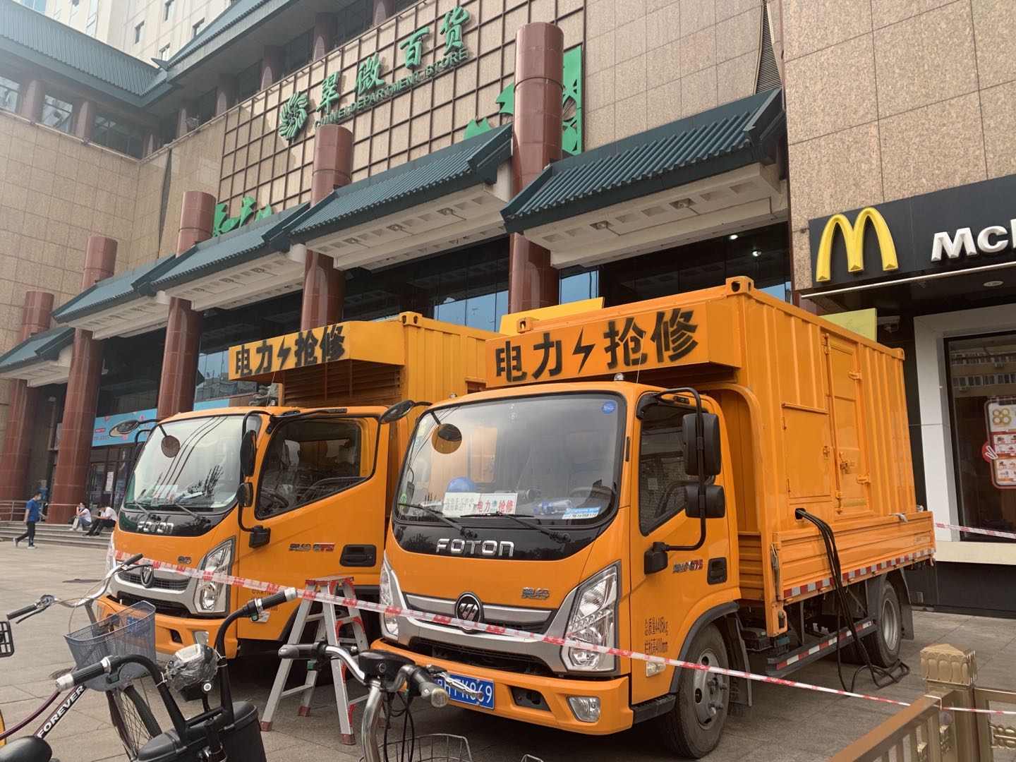 北京靜音發電車出租，400kw發電車出租